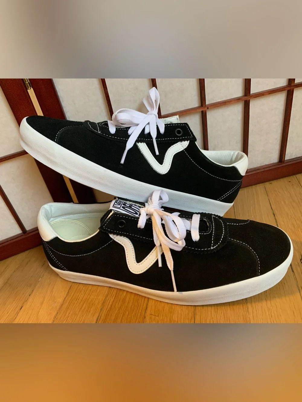 NWOB VANS OFF THE WALL Black Suede/White Trim Lace-Up Sneakers Men 11.5/Women 13